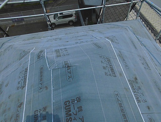 加古川市のカバー工事に伴う防水紙の施工